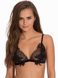 Xenia Deli in lingerie