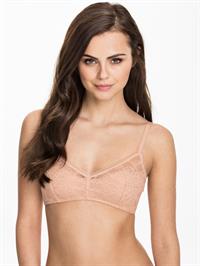 Xenia Deli in lingerie