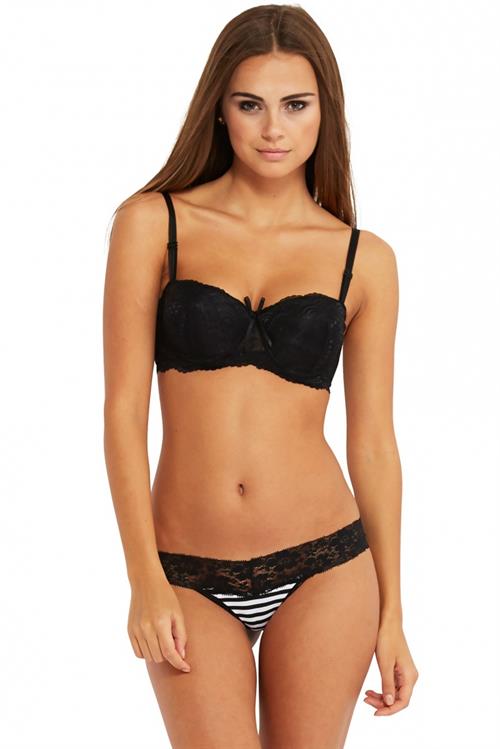 Xenia Deli in lingerie