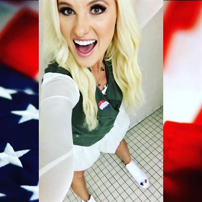 Tomi Lahren taking a selfie