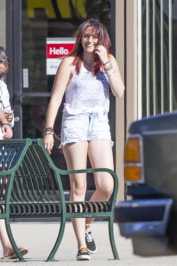 Paris Jackson taking a selfie