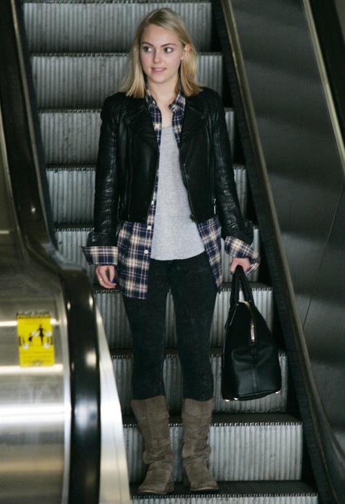 AnnaSophia Robb – at LAX Airport 1/12/13  