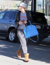 Anna Faris Stops by Salon Benjamin in West Hollywood (November 20, 2012) 