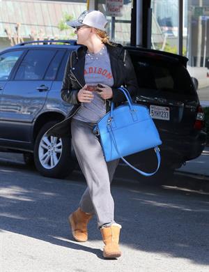 Anna Faris Stops by Salon Benjamin in West Hollywood (November 20, 2012) 