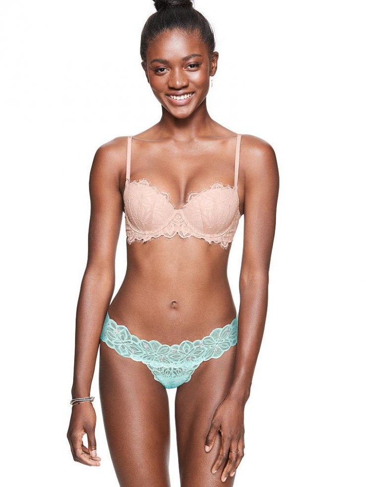 Zuri Tibby in lingerie