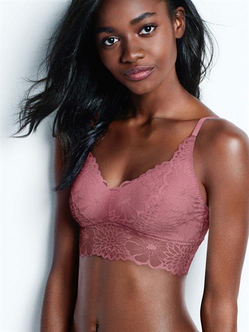 Zuri Tibby in lingerie