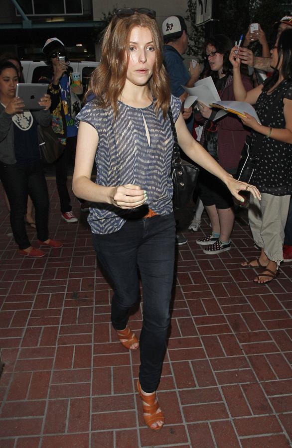 Anna Kendrick - Arrives LAX & greets fans heading to Comic-Con in San Diego (July 13, 2012)