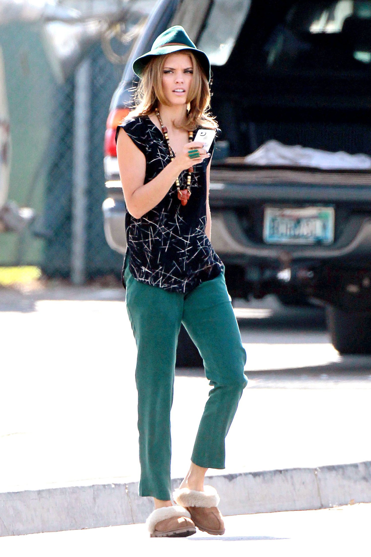 AnnaLynne McCord Filming 90210 in Los Angeles (November 14, 2012) 