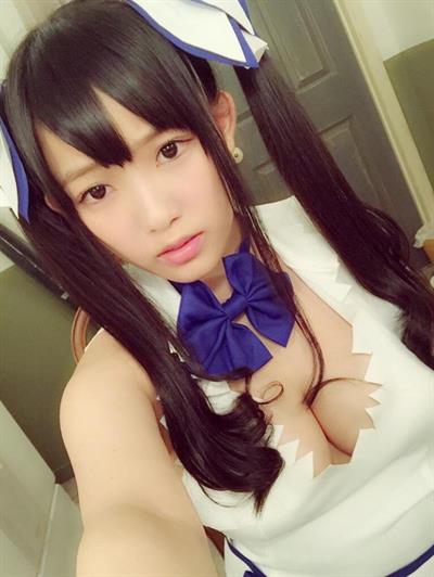 Jun Amaki taking a selfie