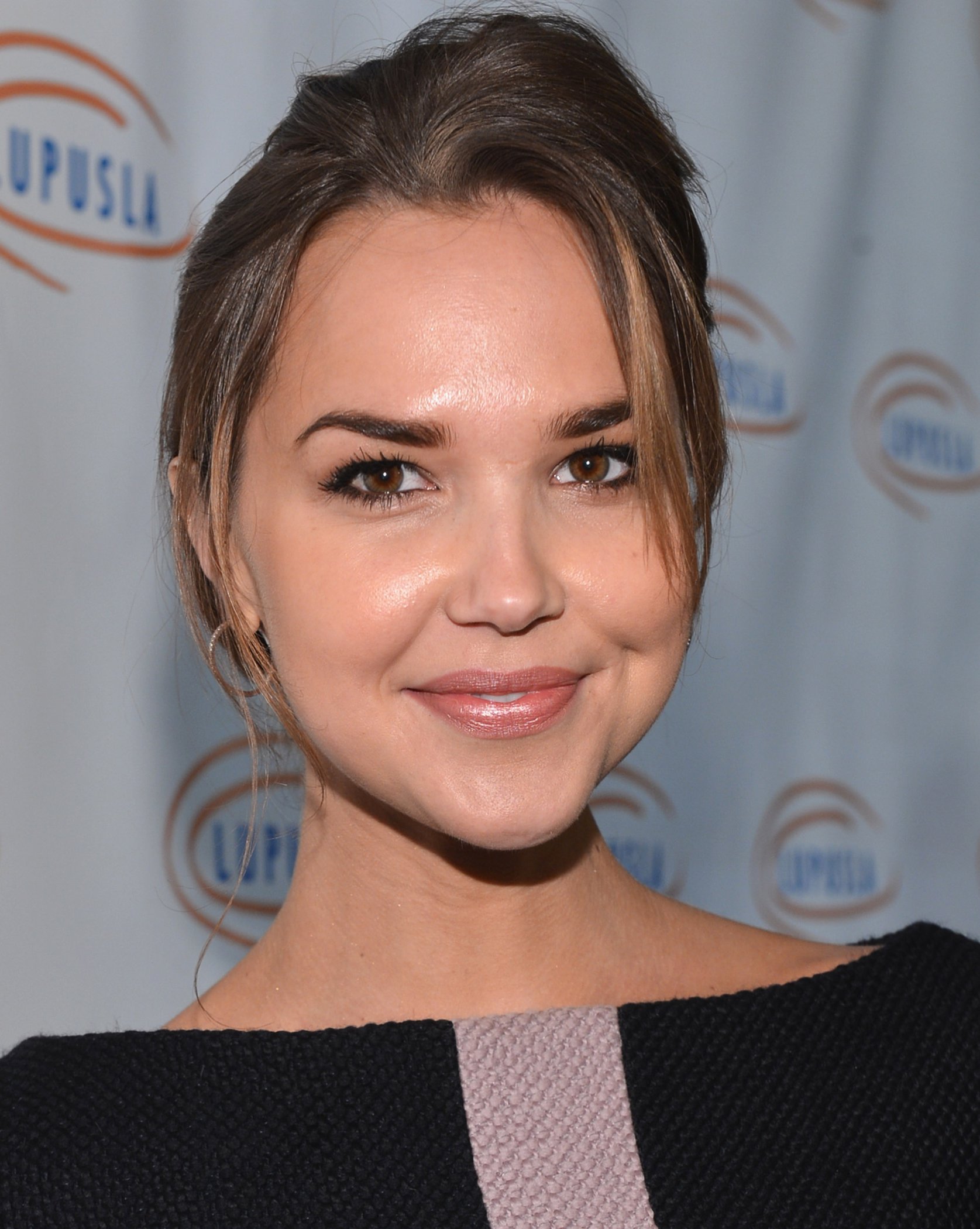Arielle Kebbel Lupus LA Hollywood Bag Ladies Event in Beverly Hills - November 1, 2012