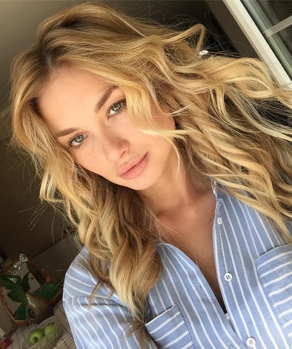 Aleksandra Nikolic taking a selfie