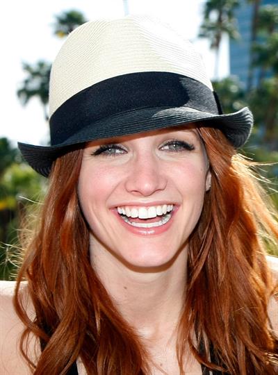 Ashlee Simpson celebrates 25th birthday with her sister Jessica at the MGM Grand 