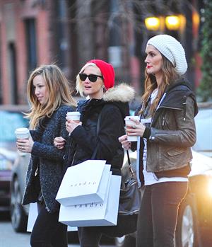 Ashlee Simpson shopping in NYC 1/6/13  