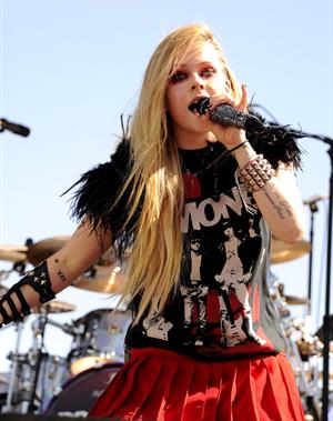 Avril Lavigne – iHeartRadio Music Festival 9/21/13  