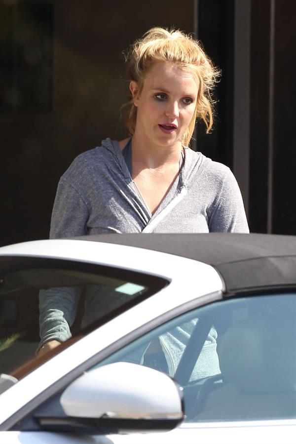 Britney Spears Leaving dance studio in Sherman Oaks, Los Angeles 23.10.2013 