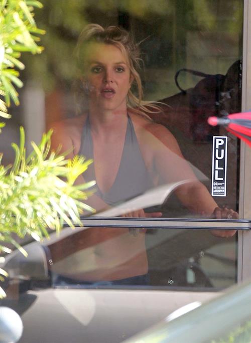 Britney Spears Leaving dance studio in Sherman Oaks, Los Angeles 23.10.2013 