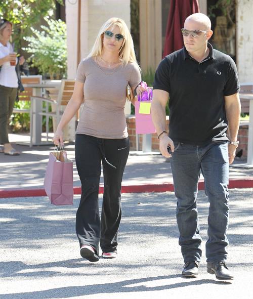 Britney Spears out shopping in Calabasas 10/23/12 