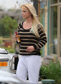 Britney Spears Leaving hair salon with her bodyguard in Beverly Hills (October 20, 2012) 
