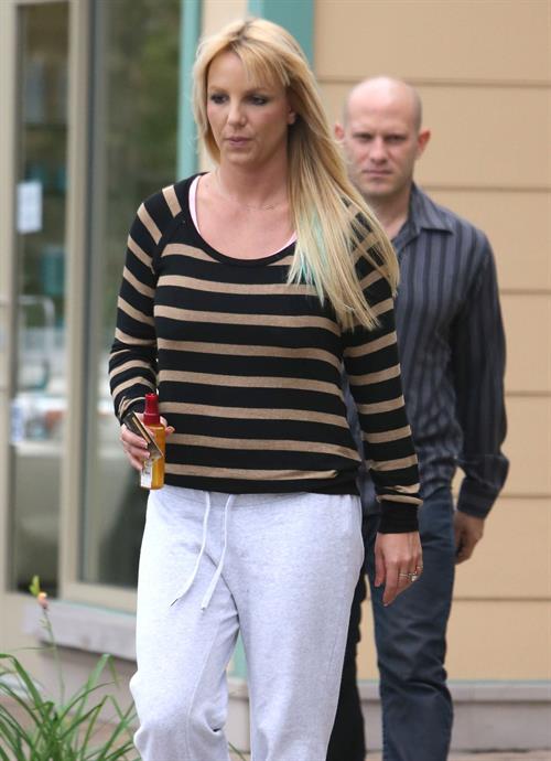 Britney Spears Leaving hair salon with her bodyguard in Beverly Hills (October 20, 2012) 