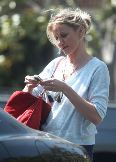 Cameron Diaz - Out shopping in Santa Barbara - June 10, 2012
