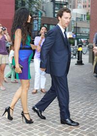 Camilla Alves pregnant in New York
