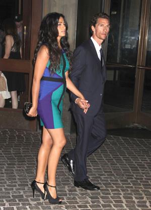 Camilla Alves pregnant in New York