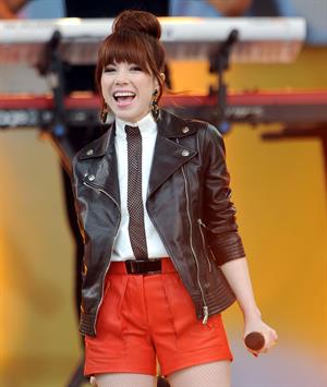 Carly Rae Jepsen - Performs Live as Part of Good Morning America's 2013 Summer Concert in New York City (14.06.2013) 