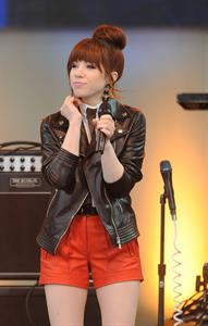 Carly Rae Jepsen - Performs Live as Part of Good Morning America's 2013 Summer Concert in New York City (14.06.2013) 