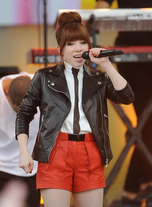 Carly Rae Jepsen - Performs Live as Part of Good Morning America's 2013 Summer Concert in New York City (14.06.2013) 