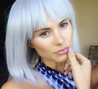 Shelby Bay taking a selfie