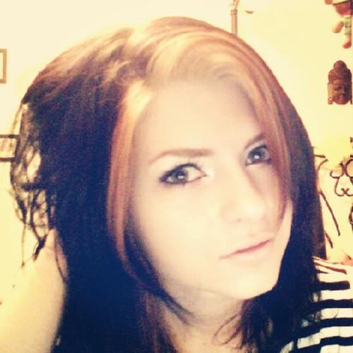 Neon Lynxie taking a selfie