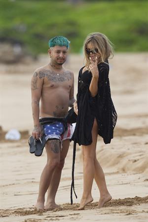 Carmen Electra – beach shoot candids in Hawaii 10/3/13  