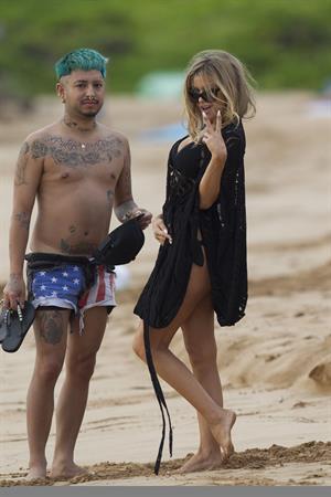 Carmen Electra – beach shoot candids in Hawaii 10/3/13  