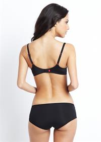 Mayra Suárez in lingerie - ass