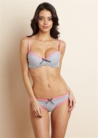 Mayra Suárez in lingerie