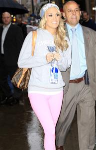 Carrie Underwood “Good Morning America” departure candids in New York, November 1, 2013 