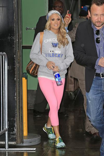 Carrie Underwood “Good Morning America” departure candids in New York, November 1, 2013 