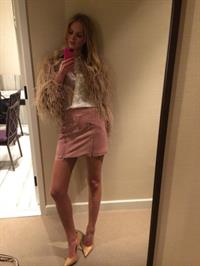 Erin Heatherton taking a selfie