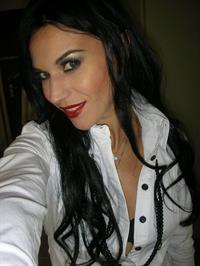Cristina Scabbia taking a selfie