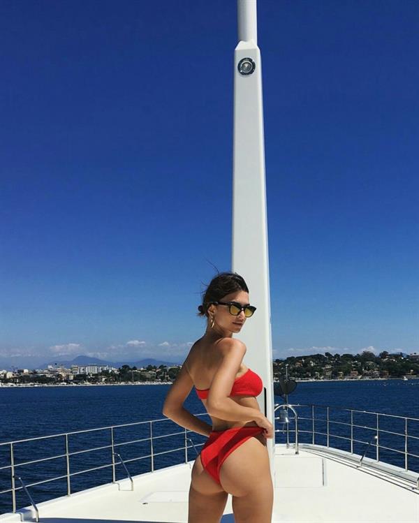 Emily Ratajkowski in a bikini - ass
