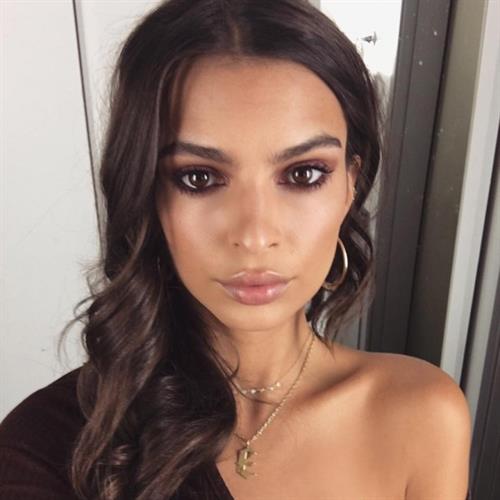 Emily Ratajkowski taking a selfie