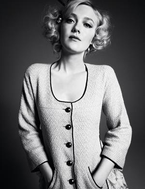 Dakota Fanning Wonderland magazine Apr/May 2012 