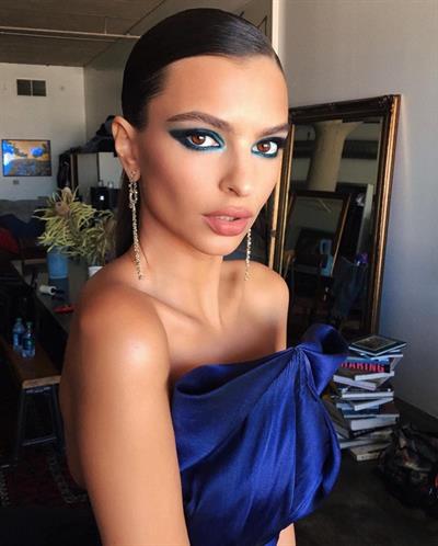 Emily Ratajkowski taking a selfie