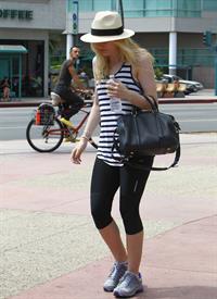 Dakota Fanning - 2012-08-17 - Leaving a dance class in Studio City