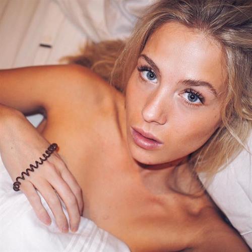 Frankie Gaff taking a selfie