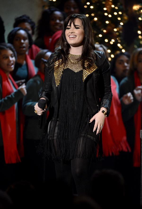Demi Lovato TNT Christmas 2012 @ the National bldg Museum in WA 12/9/12 
