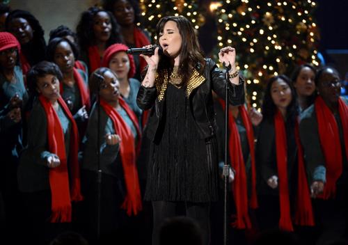 Demi Lovato TNT Christmas 2012 @ the National bldg Museum in WA 12/9/12 