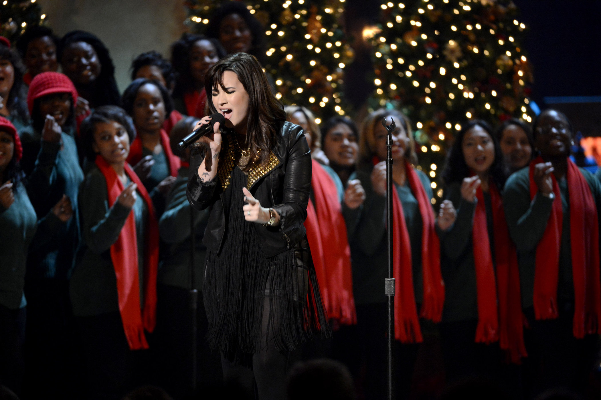 Demi Lovato TNT Christmas 2012 @ the National bldg Museum in WA 12/9/12 