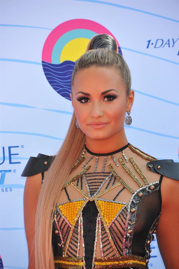 Demi Lovato - 2012 Teen Choice Awards in Universal City (July 22, 2012)