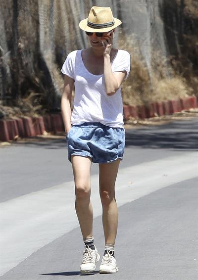 Diane Kruger Taking a Sunday stroll in Hollywood 11.08.13 